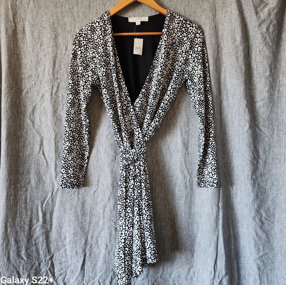 NWT!! Loft, Size 6P, Black and White Wrap Dress w Long Sleeves